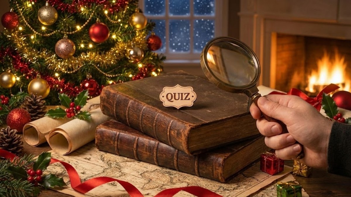Ambiance de Noël avec sapin illuminé et livres anciens observés à la loupe pour illustrer l'enquête historique.