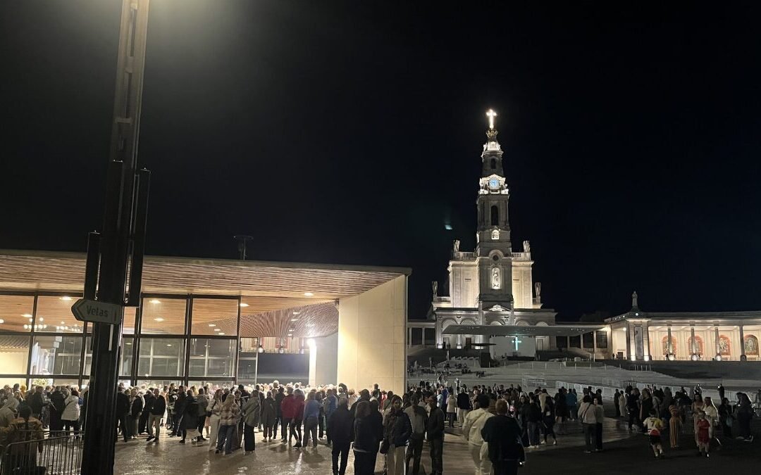 Aller à Fatima : guide complet du sanctuaire, des apparitions et du pèlerinage portugais
