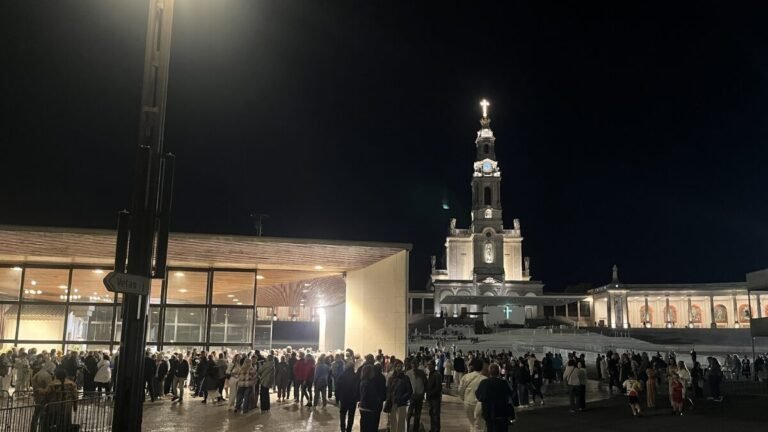 Aller à Fatima : guide complet du sanctuaire, des apparitions et du pèlerinage portugais
