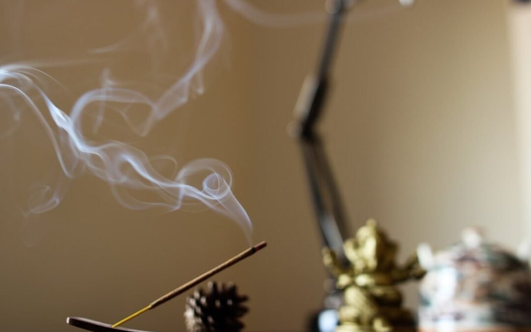 Comment bénir de l&rsquo;encens soi-même selon la tradition catholique