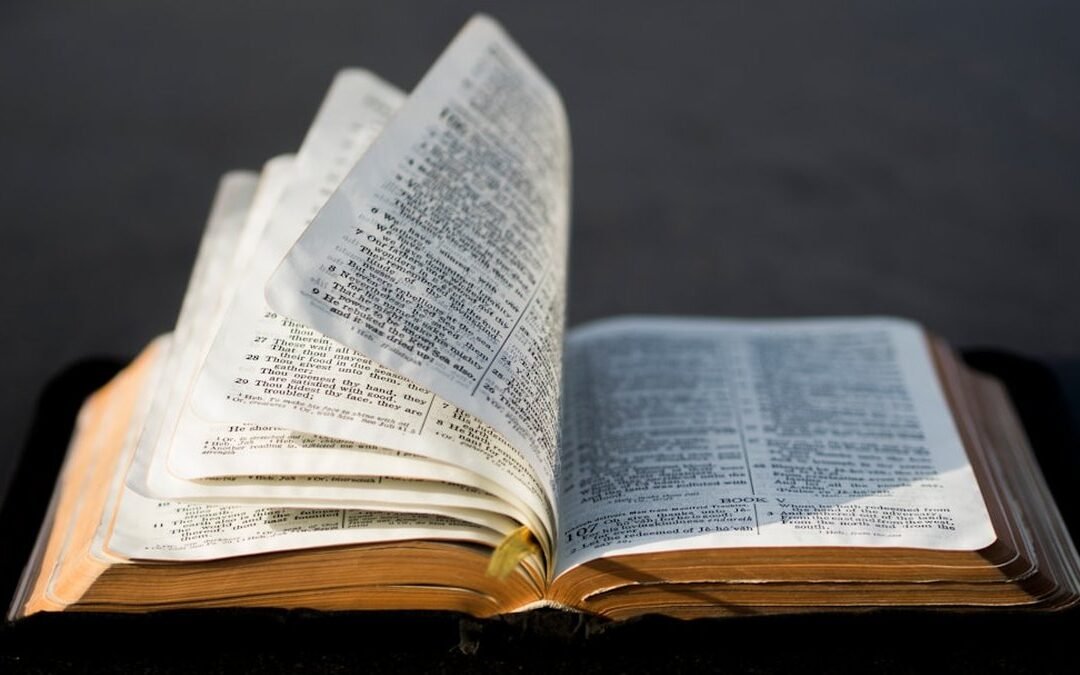 Comment bénir une bible : le guide complet selon la tradition catholique