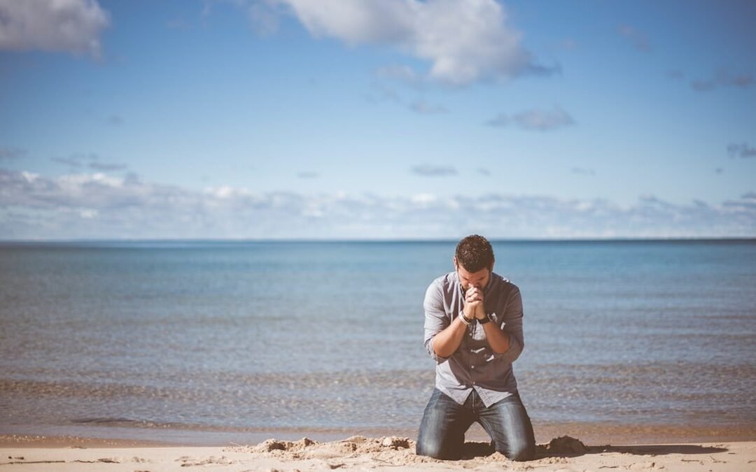 Prière pour bénir un voyage : le guide complet pour partir sous la protection divine