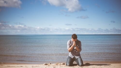 Prière pour bénir un voyage : le guide complet pour partir sous la protection divine